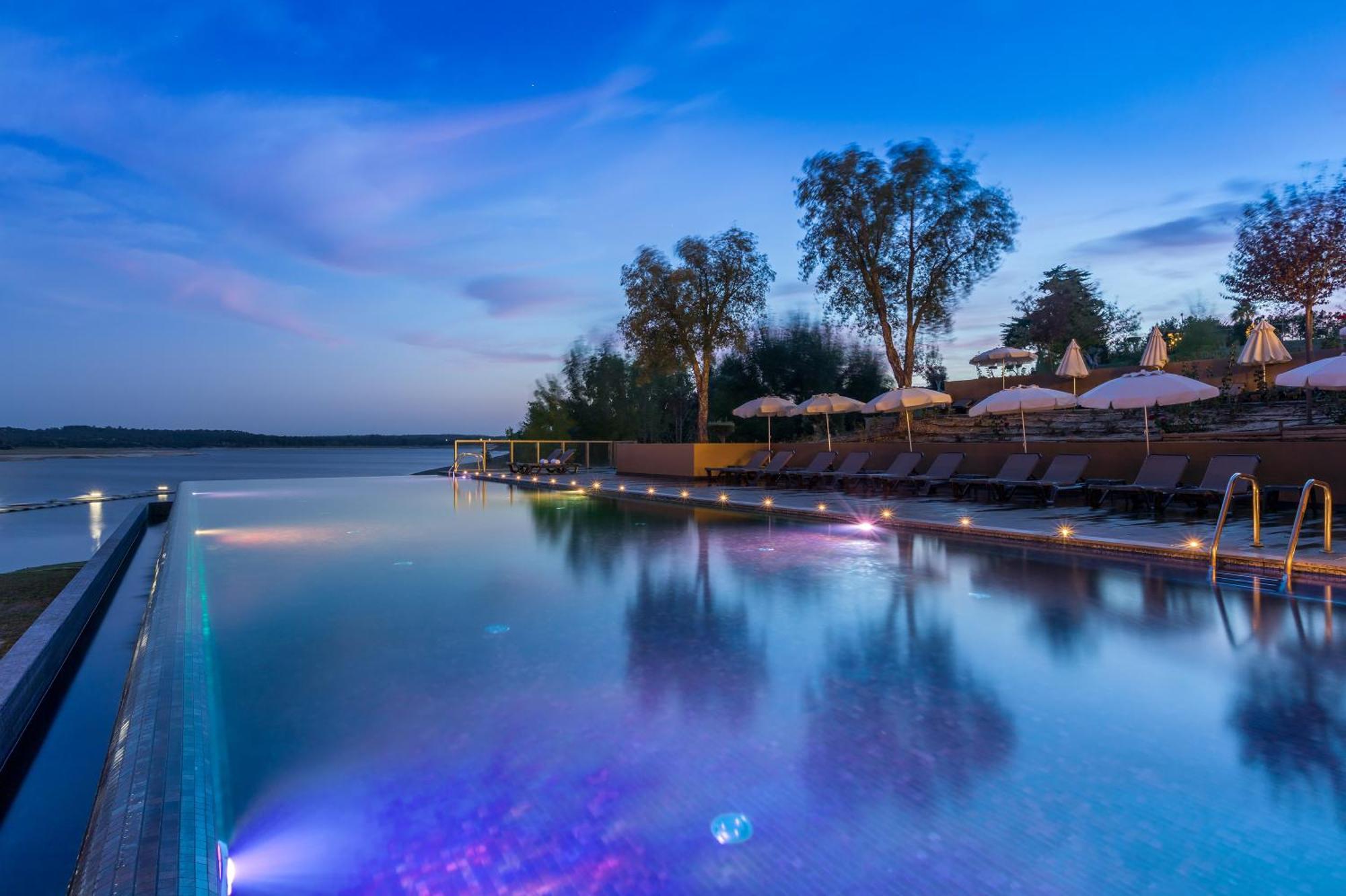 Ap Lago Montargil - Conference & Spa Екстер'єр фото The pool at the hotel