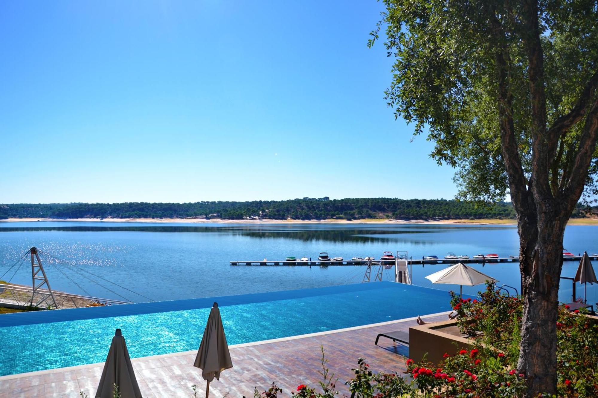 Ap Lago Montargil - Conference & Spa Екстер'єр фото View of the lake